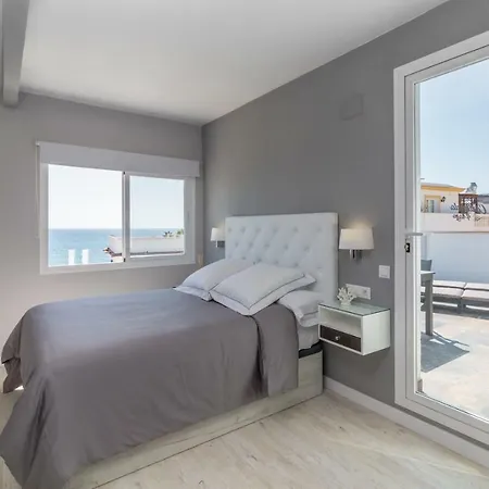 Carihuela Plaza Turisticos * توريمولينوس